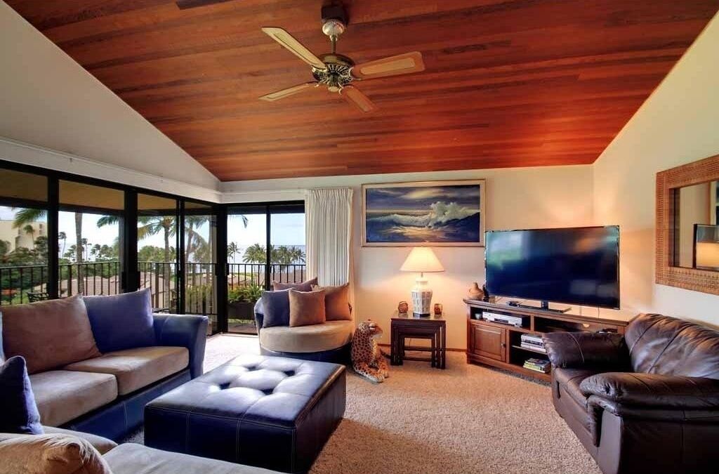 Condo, 2 Bedrooms | Living area