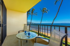 Outdoor dining - Sugar Beach Resort, #326 1 Bedroom Condo by RedAwning (Kihei)