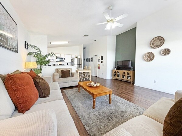 Maison, 4 chambres | Coin séjour