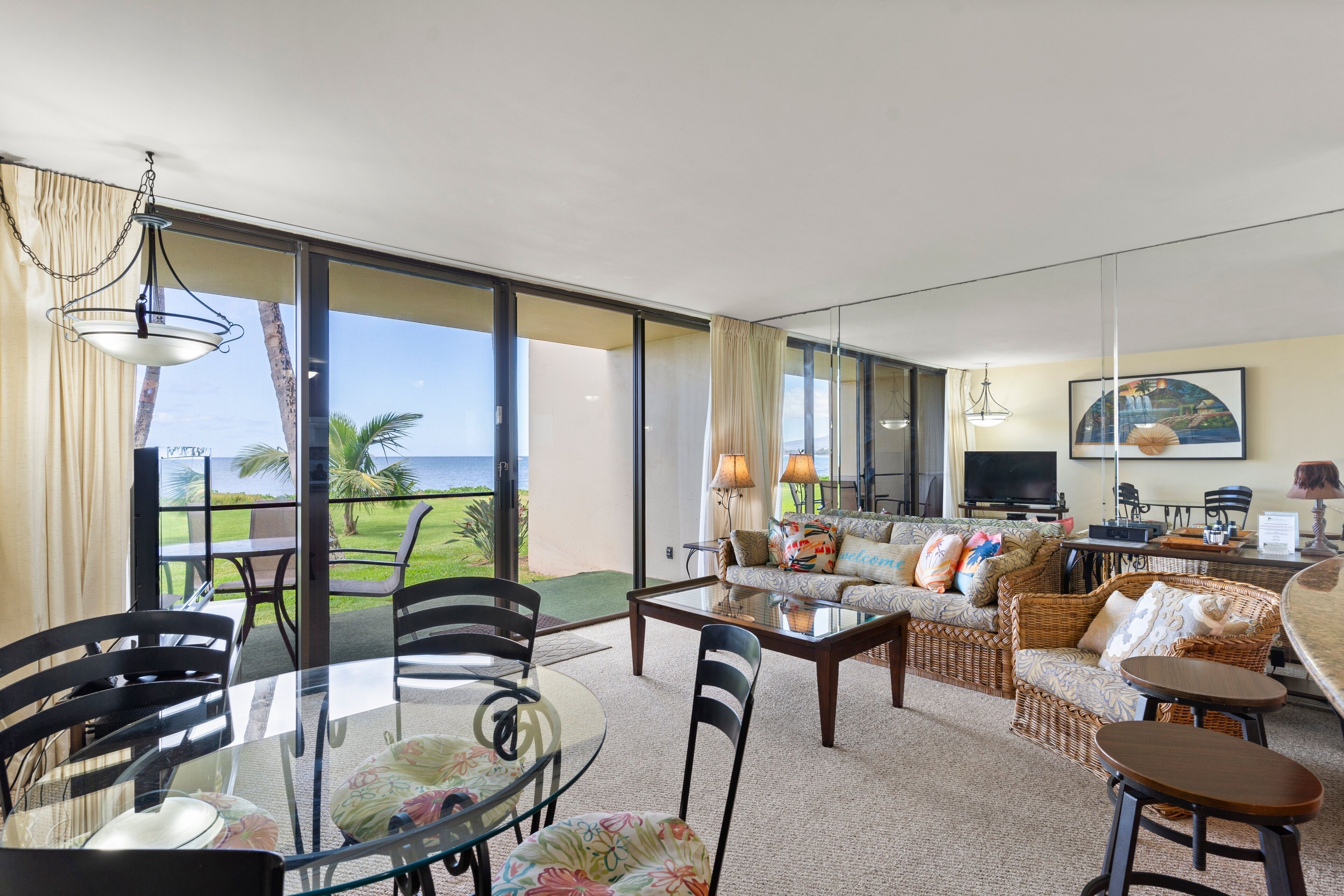 Condo, 1 Bedroom | Living area