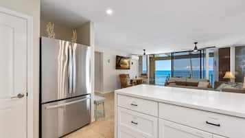 Condo, 3 Bedrooms | Interior