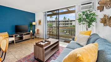 Condo, 1 Bedroom | Living area