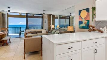 Condo, 3 Bedrooms | Interior