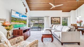 Condo, 1 Bedroom | Living area