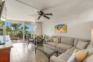 Condo, 2 Bedrooms | Living area