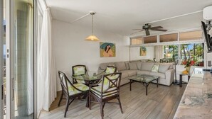 Condo, 2 phòng ngủ | Nội thất
