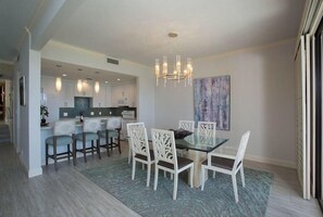Bloc d'apartaments, 2 dormitoris | Zona de menjador de l'habitació