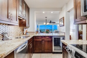 Kondominium, 3 kamar tidur | Dapur pribadi | Mesin pembuat kopi/teh, lemari es, oven, dan pemanggang roti