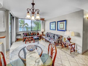 Condo, 2 Bedrooms | Dining