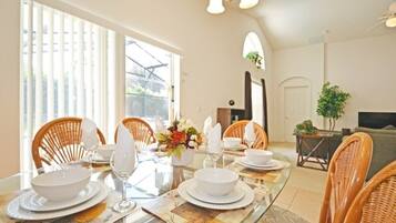 House, 4 Bedrooms | Dining