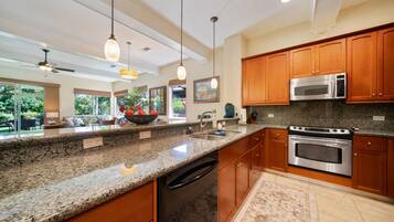 Townhome, 3 Bedrooms | Private kitchen | Dishwasher, cookware/dishes/utensils