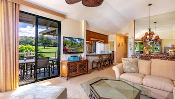 Condo, 3 chambres | Aire de séjour