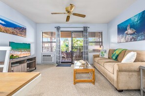Condo, 1 Bedroom | Living area