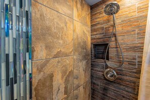 Condo, 1 habitación | Baño | Secadora de cabello y toallas 