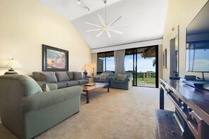 Condo, 2 Bedrooms | Living area