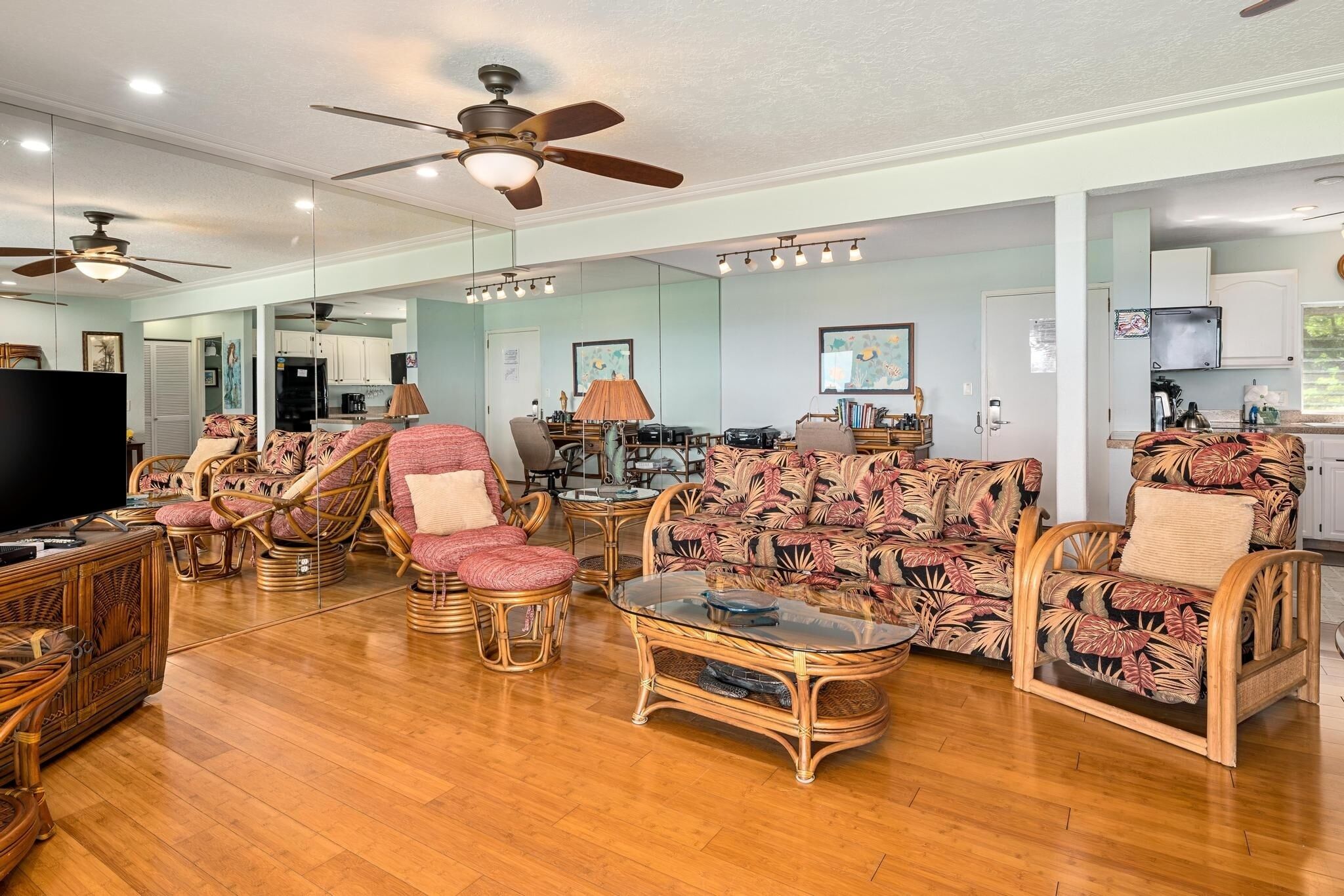 Condo, 1 Bedroom | Living area