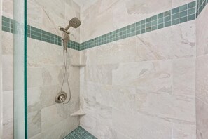 Condo, 1 habitación | Baño | Toallas y shampoo 