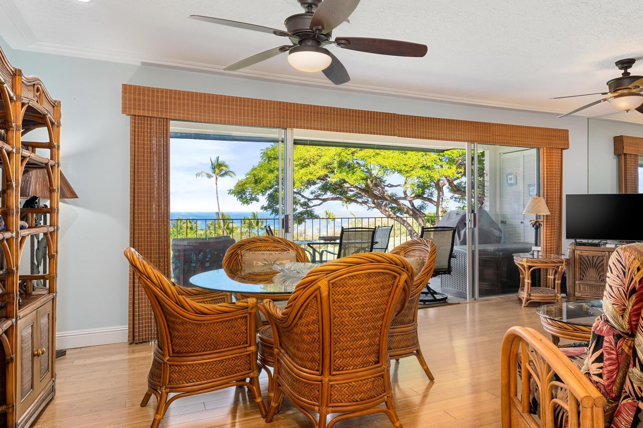 Condo, 1 Bedroom | Dining