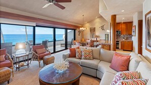 Condo, 2 chambres | Aire de séjour | Téléviseur connecté