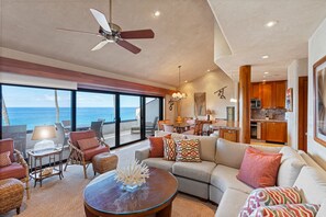 Condo, 2 chambres | Aire de séjour | Téléviseur connecté