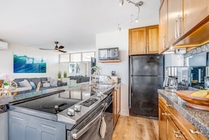 Condo, 2 Bedrooms | Private kitchen