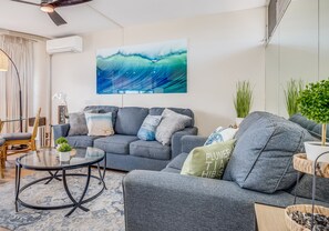 Condo, 2 chambres | Aire de séjour