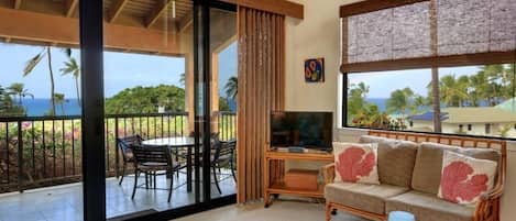 Condo, 1 Bedroom | Living area