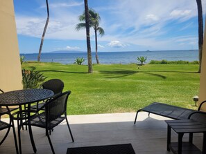 Outdoor dining - Sugar Beach Resort, #125 1 Bedroom Condo by RedAwning (Kihei)