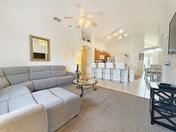 Living area - Sweet Magnolia 4 Bedroom Home by RedAwning (Kissimmee)