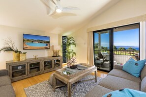 Condo, 2 Bedrooms | Living area
