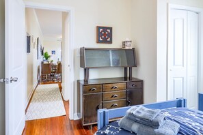 3 habitaciones, tabla de planchar con plancha, cuna de viaje y wifi 