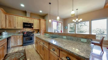 Frigorífic, microones, forn i placa de cuina