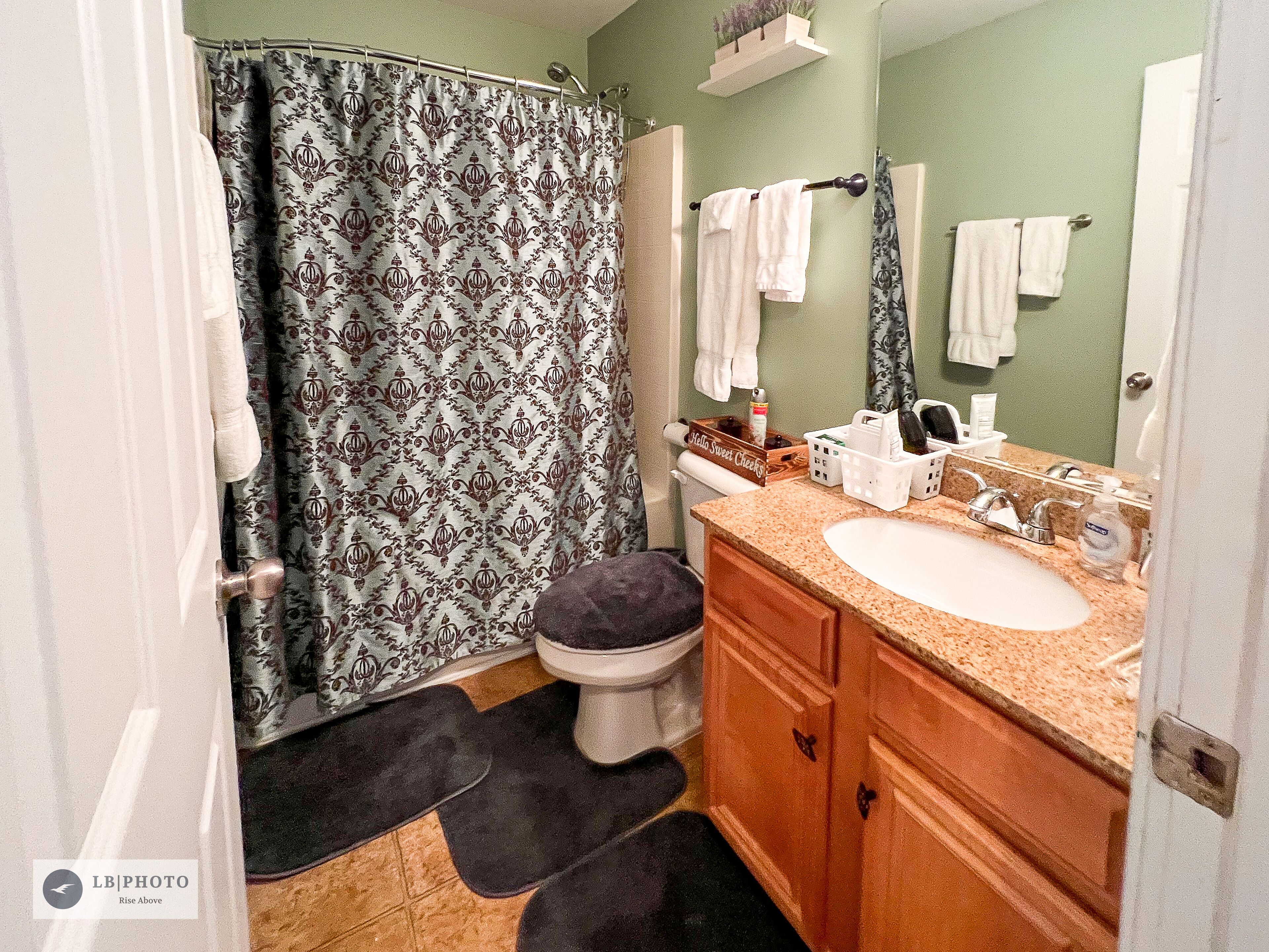 Combined shower/tub, hair dryer, towels, soap