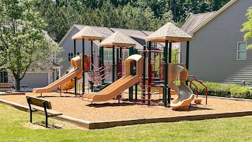 Zona de juegos infantil al aire libre