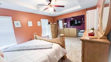 4 室のベッドルーム、デスク、遮光カーテン、WiFi (無料)