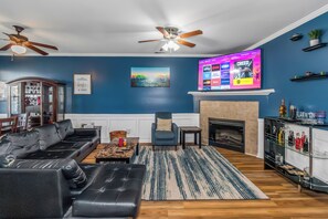 Smart TV de 65 pulgadas con canales digitales, televisión y Netflix