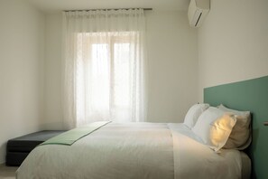 2 bedrooms, iron/ironing board, bed sheets