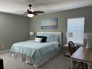 3 Schlafzimmer, Schreibtisch, Bügeleisen/Bügelbrett, Reisekinderbett