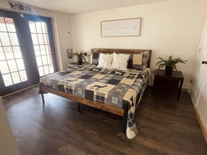 4 makuuhuonetta, vauvan matkasänky, Wi-Fi, vuodevaatteet