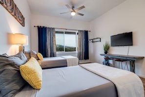 1 bedroom, desk, iron/ironing board, travel cot - Unit 10 Maui Ohana Modern Studio (Wailuku)