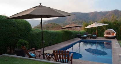 Jacarandas House La Peña Valle de Bravo, Mex.