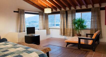 Jacarandas House La Peña Valle de Bravo, Mex.