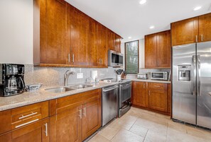 Condo, 2 Bedrooms | Private kitchen
