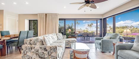 Condo, 2 Bedrooms | Living area