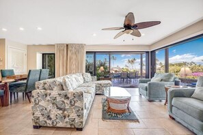 Condo, 2 Bedrooms | Living area