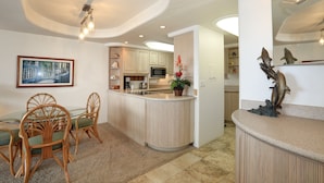 Condo, 2 chambres | Restauration