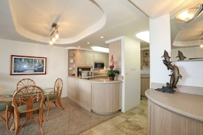 Dining - Kihei Beach, #509 2 Bedroom Condo by RedAwning (Kihei)