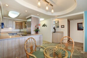 Condo, 2 chambres | Restauration