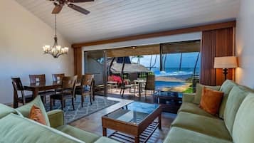 Condo, 2 Bedrooms | Living area