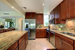 Condo, 1 Bedroom | Private kitchen